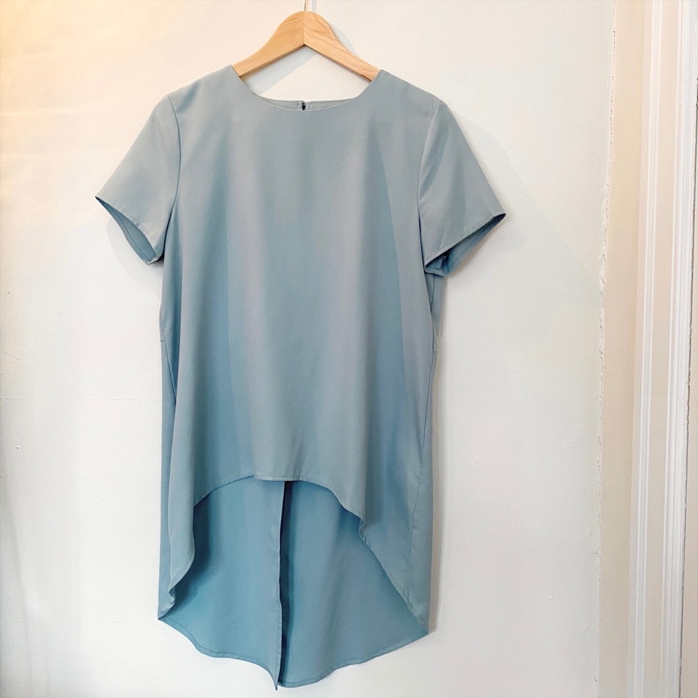 GLAMOROUS Dusty Steel Blue High-Low Keyhole Top M